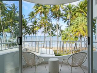 Alamanda Palm Cove by Lancemore Beach Front Apartment